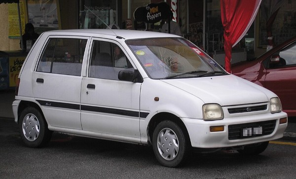 Sebuah kereta kompak berwarna putih